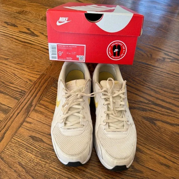 Nike Air Max EXCEE - WHITE/SATURN GOLD-SUMMIT WHITE - women’s 9.5 - Picture 5 of 8
